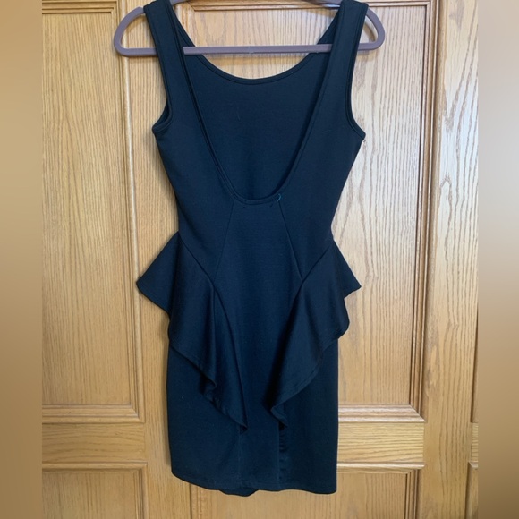 Black Dress, low scoop back - Picture 2 of 2